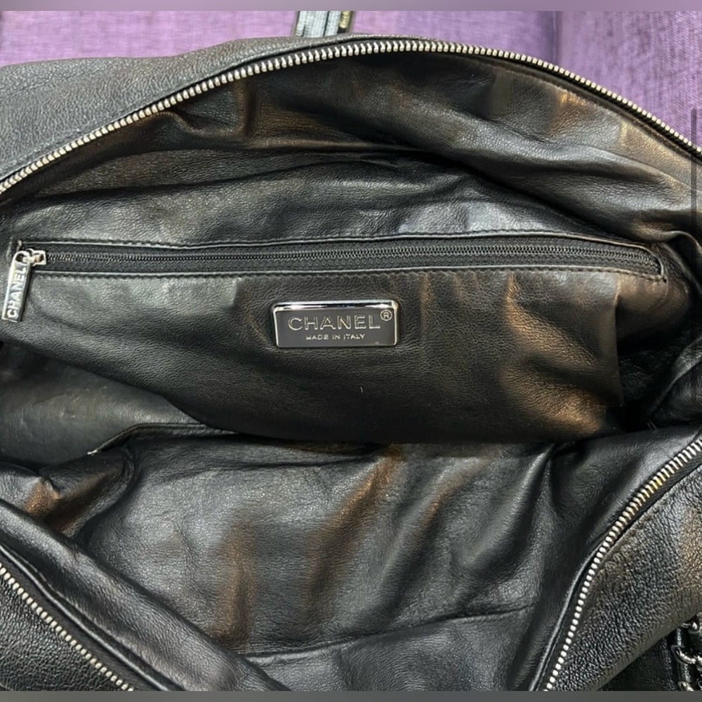 CHANEL Black Leather Shoulder Bag - Picture 8 of 13